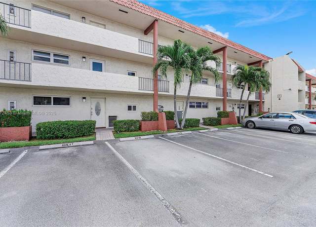 Property at 811 S Hollybrook Dr #108, Pembroke Pines, FL 33025, 2 beds, 2 baths