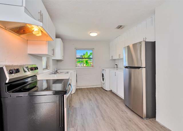 Property at 6130 SW 32nd St, Miramar, FL 33023, 7 beds, 4 baths