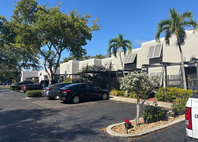 Property at 1678 NW 113th Way, Pembroke Pines, FL 33026, 2 beds, 1.5 baths