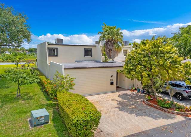 Property at 7619 SW 102nd Pl, Miami, FL 33173, 3 beds, 3 baths