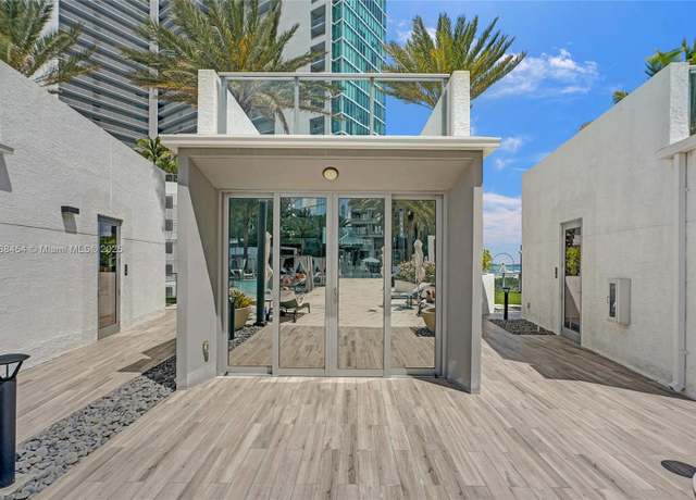 Property at 851 NE 1st Ave, Cabana #7, Miami, FL 33132, 1 bath