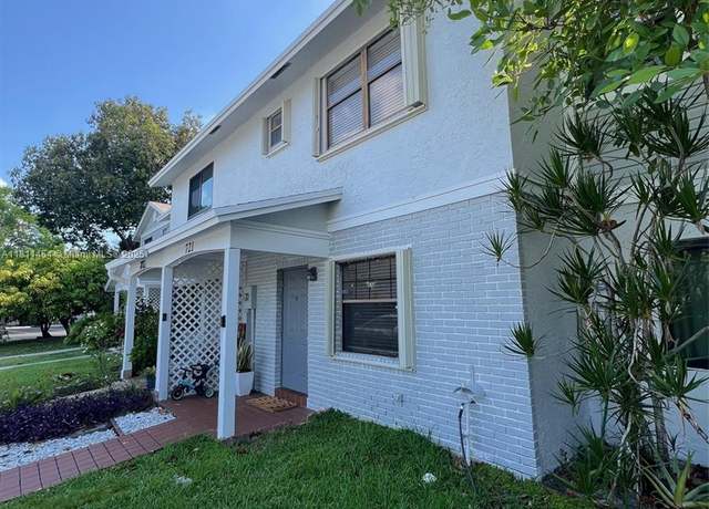 Property at 721 NW 105th Ter #721, Pembroke Pines, FL 33026, 2 beds, 2.5 baths