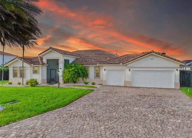 Property at 12922 SW 221st St, Miami, FL 33170, 4 beds, 3.5 baths