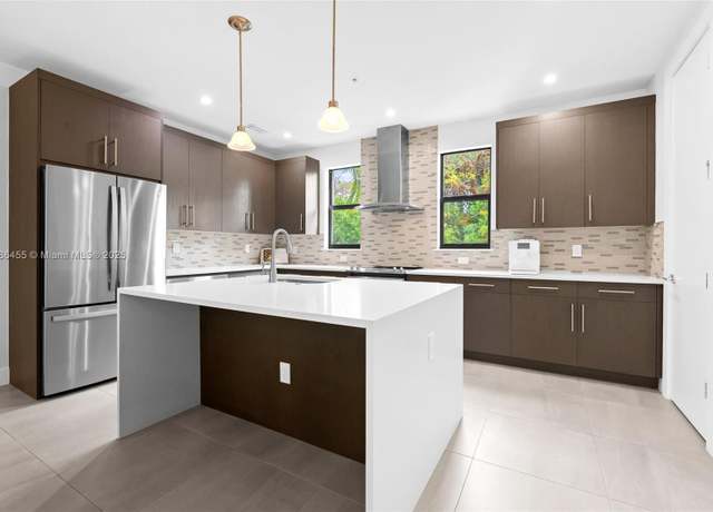 Property at 625 NE 22nd Dr, Wilton Manors, FL 33305, 3 beds, 2.5 baths