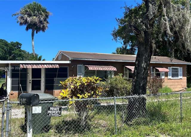 Property at 314 S 17th St, Fort Pierce, FL 34950, 2 beds, 1 bath