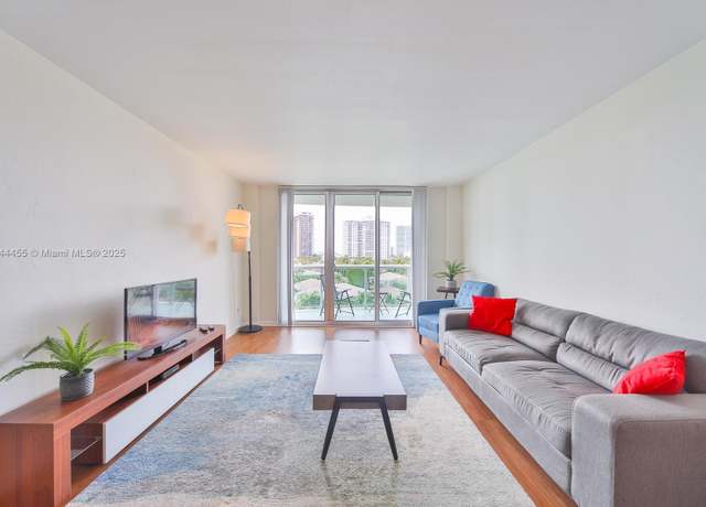Property at 19370 Collins Ave #622, Sunny Isles Beach, FL 33160, 1 bed, 1.5 baths