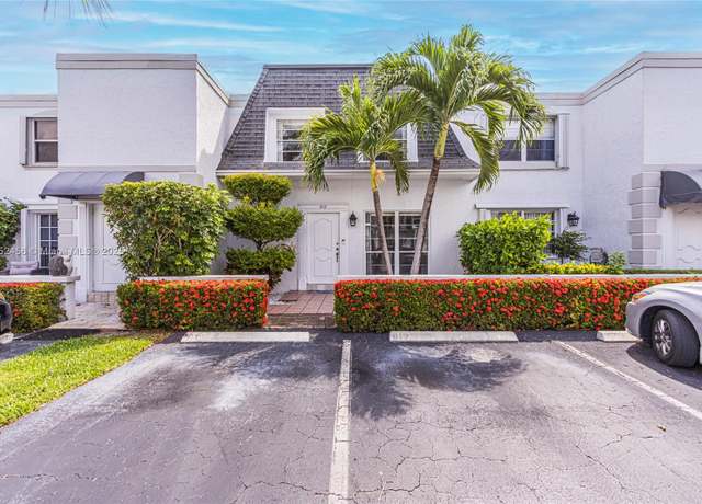 Property at 912 NE 27th Ave #912, Hallandale Beach, FL 33009, 3 beds, 2.5 baths