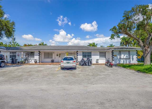 Property at 213 SE Park St, Dania Beach, FL 33004, 4 beds, 6 baths