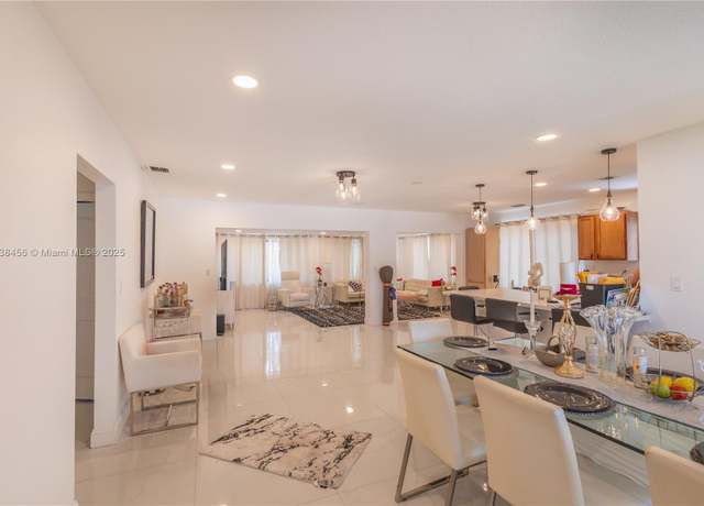 Property at 2841 NW 9th Ave, Wilton Manors, FL 33311, 3 beds, 2 baths