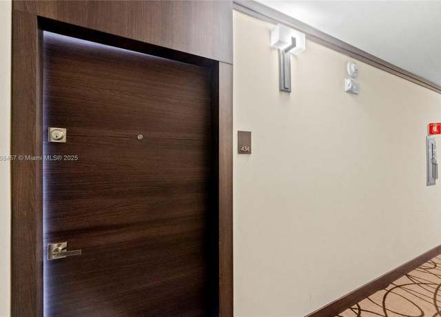 Property at 20505 E Country Club Dr #434, Aventura, FL 33180, 2 beds, 2 baths