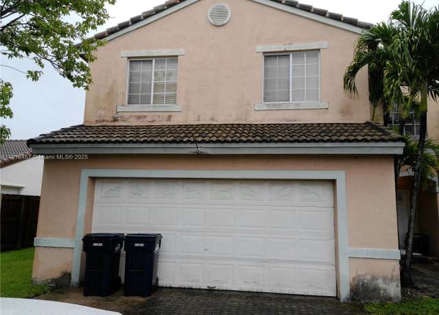 Property at 16054 SW 77th Ter, Miami, FL 33193, 3 beds, 2.5 baths
