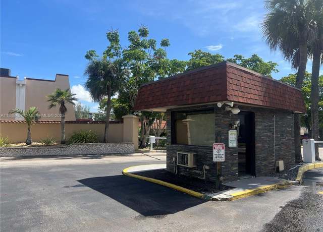 Property at 4156 Inverrary Dr #309, Lauderhill, FL 33319, 2 beds, 2 baths