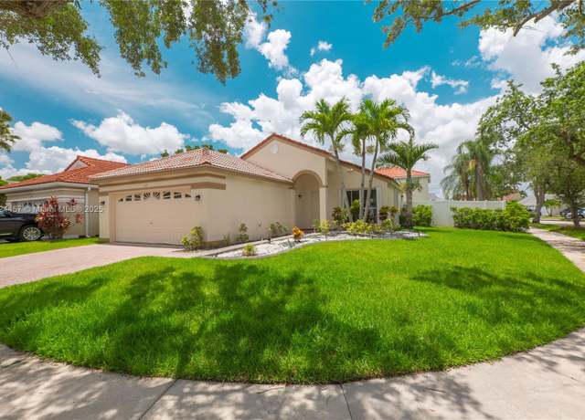 Property at 922 Falling Water Rd, Weston, FL 33326, 3 beds, 2 baths