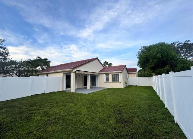 Property at 922 Falling Water Rd, Weston, FL 33326, 3 beds, 2 baths