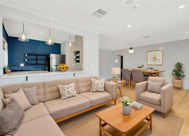 Property at 517 S 19th Ave, Hollywood, FL 33020, 2 beds, 2 baths