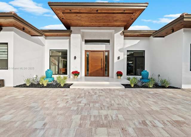 Property at 7775 SW 72nd Ave, Miami, FL 33143, 6 beds, 6 baths