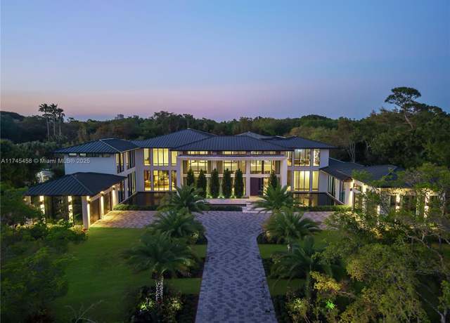 Property at 6555 SW 102nd St, Pinecrest, FL 33156, 10 beds, 11 baths