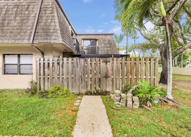 Property at 14285 SW 94th Cir Ln Unit 104-25, Miami, FL 33186, 2 beds, 2.5 baths