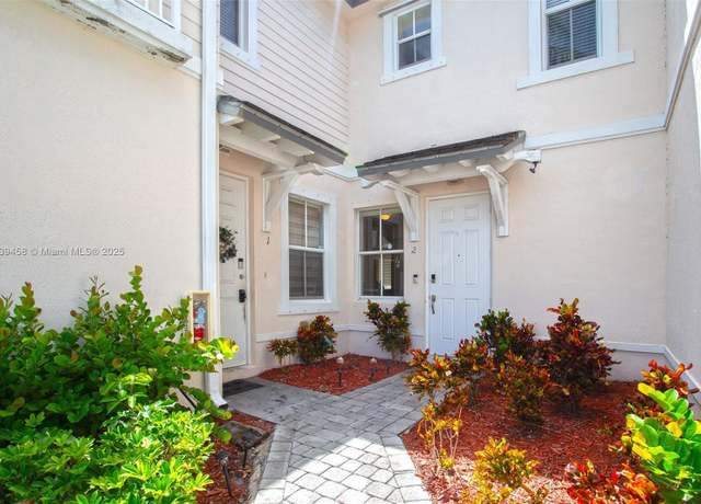 Property at 153 SE 28th Pl #2, Homestead, FL 33033, 3 beds, 3 baths