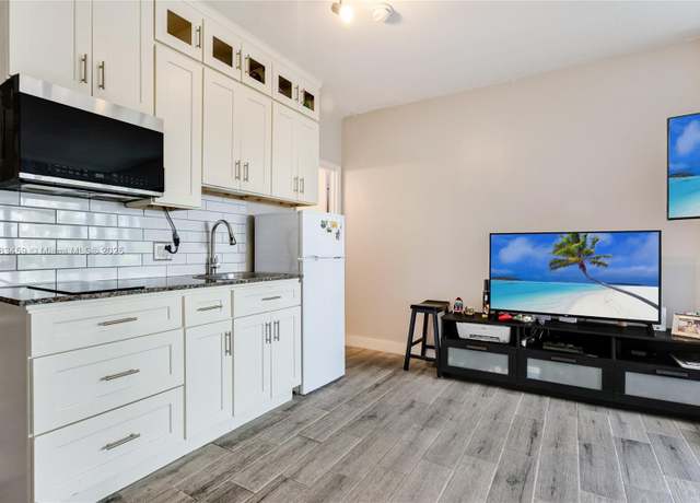 Property at 6345 Collins Ave #522, Miami Beach, FL 33141, 1 bath