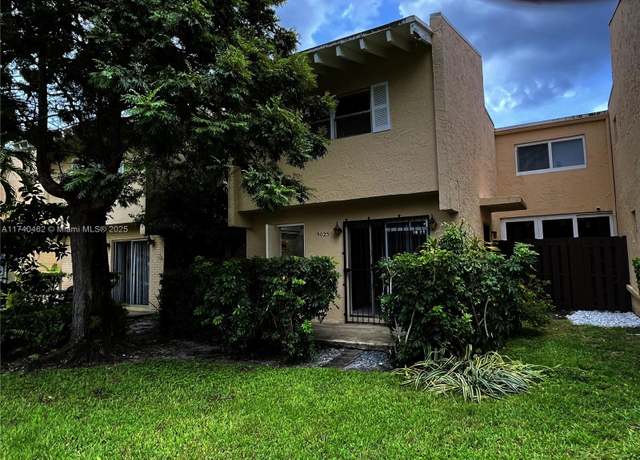 Property at 9025 NE 4th Ave Rd #9025, Miami Shores, FL 33138, 2 beds, 1.5 baths