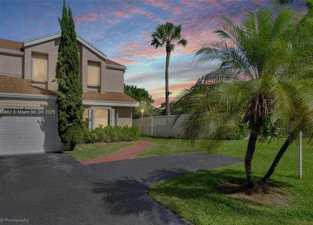 Property at 10961 Scarborough Dr #10961, Davie, FL 33324, 4 beds, 2.5 baths