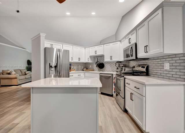 Property at 18510 Lake Bend Dr, Jupiter, FL 33458, 3 beds, 2 baths