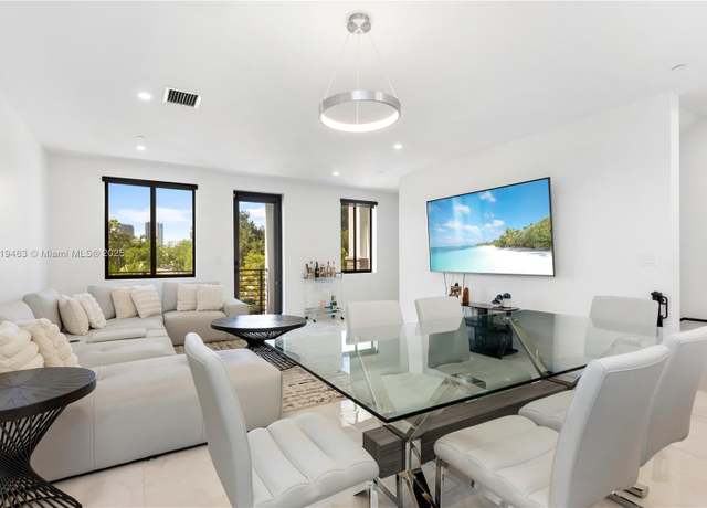 Property at 436 SE 12th Ct, Fort Lauderdale, FL 33316, 3 beds, 3.5 baths