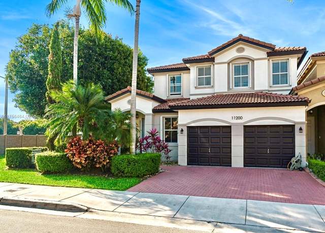 Property at 11200 NW 74th Ter, Doral, FL 33178, 4 beds, 3 baths