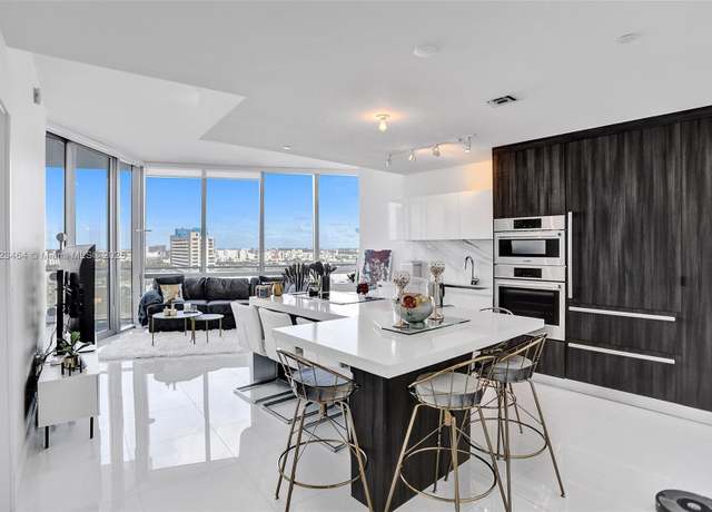 Property at 851 NE 1st Ave #2204, Miami, FL 33132, 2 beds, 2 baths