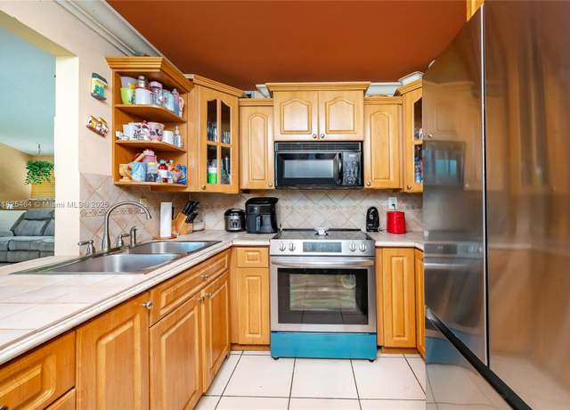 Property at 10010 NW 9th St Cir #203, Miami, FL 33172, 3 beds, 2 baths