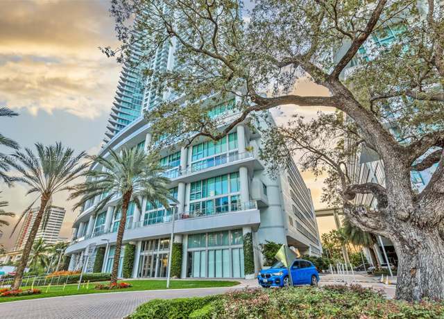 Property at 92 SW 3rd St #4510, Miami, FL 33130, 2 beds, 2.5 baths