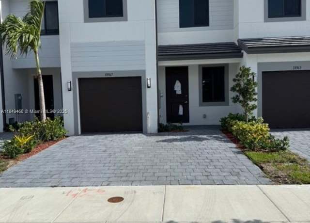 Property at 18967 SW 345th Ter #18967, Homestead, FL 33034, 3 beds, 2.5 baths