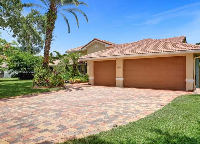 Property at 3820 SW 106th Ter, Davie, FL 33328, 4 beds, 2.5 baths