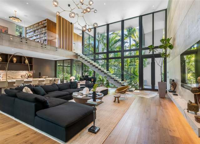 Property at 3910 Battersea Rd, Miami, FL 33133, 2 beds, 2.5 baths