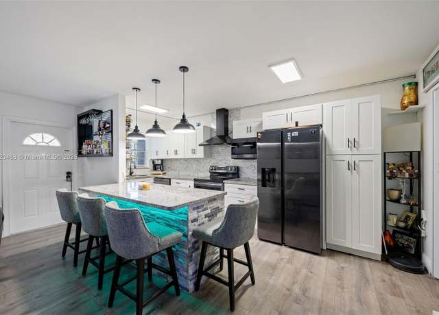 Property at 714 NE 10th St #108, Hallandale Beach, FL 33009, 1 bed, 1.5 baths