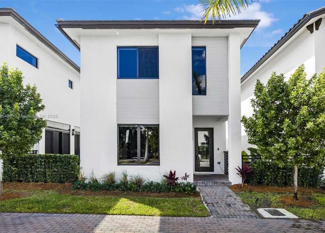 Property at 8156 NW 43rd St, Doral, FL 33166, 3 beds, 2.5 baths