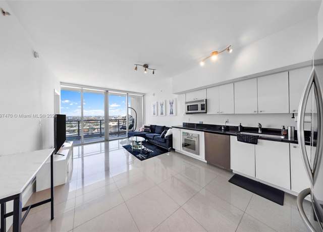 Property at 92 SW 3rd St #2308, Miami, FL 33130, 1 bed, 1.5 baths