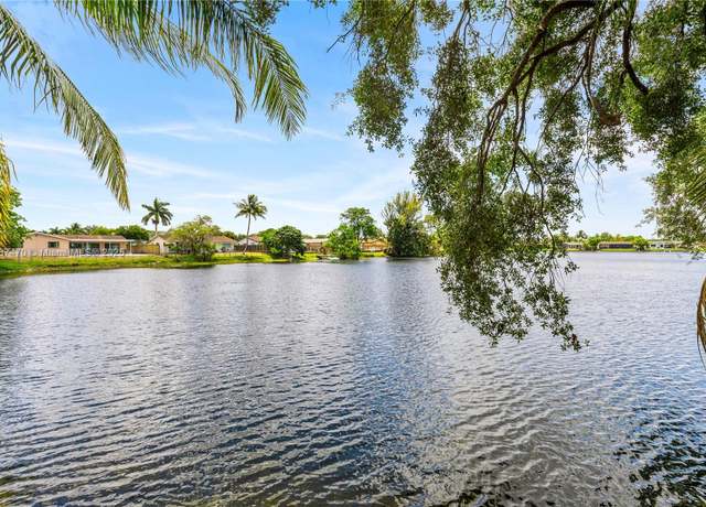 Property at 8956 Palm Tree Ln #8956, Pembroke Pines, FL 33024, 2 beds, 1.5 baths