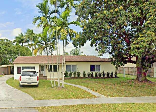 Property at 231 NW 14th St, Homestead, FL 33030, 5 beds, 3 baths