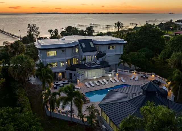 Property at 2827 S Indian River Dr, Fort Pierce, FL 34982, 10 beds, 9 baths