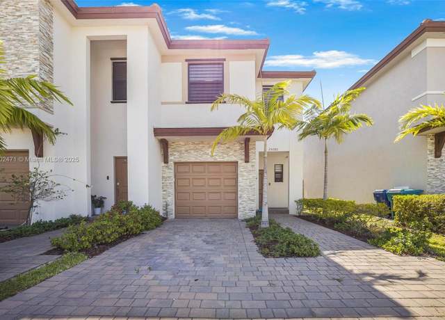 Property at 25280 SW 108th Ct, Homestead, FL 33032, 3 beds, 2.5 baths
