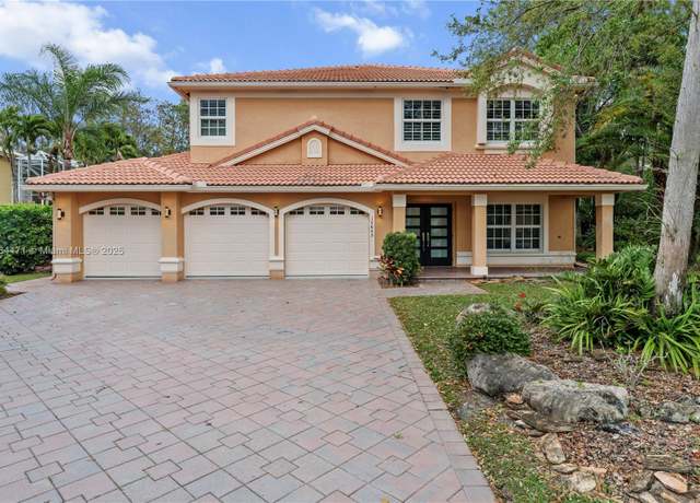 Property at 15643 Cypress Park Dr, Wellington, FL 33414, 5 beds, 3 baths