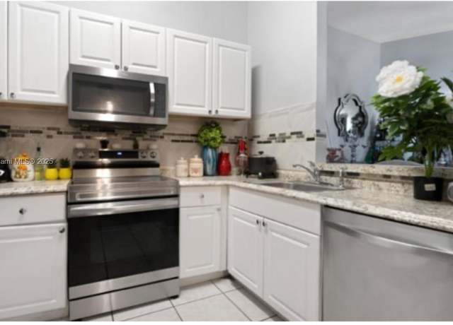 Property at 11233 W Model Cir W, Boca Raton, FL 33428, 3 beds, 2 baths
