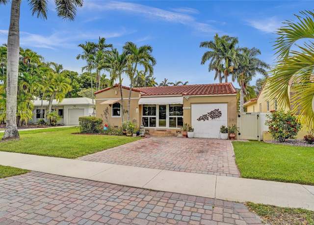 Property at 1340 Jackson St, Hollywood, FL 33019, 2 beds, 2 baths