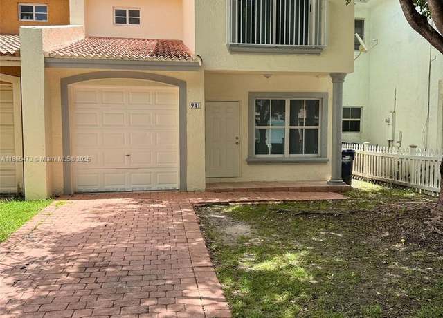Property at 941 SW 6th Pl, Florida City, FL 33034, 3 beds, 2.5 baths