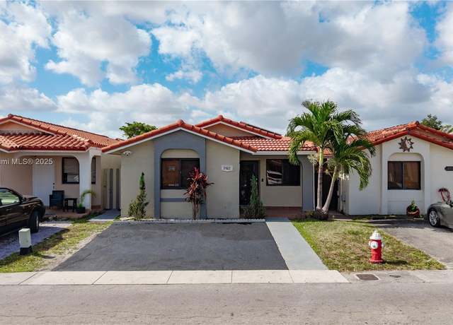 Property at 2462 W 65th St, Hialeah, FL 33016, 3 beds, 2 baths