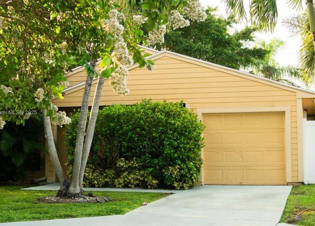 Property at 8443 Garden Gate Pl, Boca Raton, FL 33433, 3 beds, 2 baths