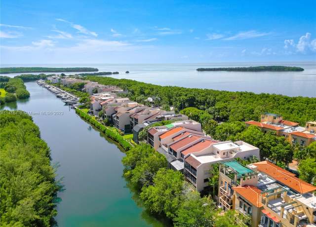 Property at 6150 Paradise Point Dr #6150, Palmetto Bay, FL 33157, 5 beds, 4.5 baths