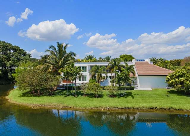 Property at 8820 SW 104th St, Miami, FL 33176, 7 beds, 7 baths